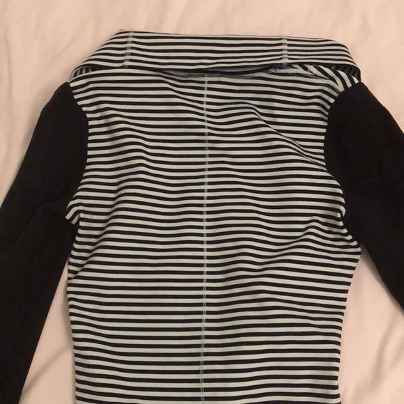 NEVER WORN lululemon jacket - Picture 4 of 4